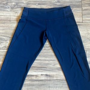 EUC cobalt blue Lululemon cropped leggings size 6